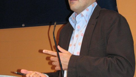 Intervenció del director de l'ACN, Saül Gordillo, en l'acte de primer aniversari de DiariMaresme.com, a Pineda de Mar. Can Comas. 6 d'octubre de 2007. Foto: Pau Pujadas