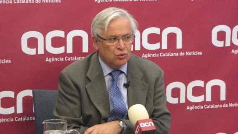 Roda de premsa a l'Agència Catalana de Notícies (ACN) del número 2 del PSC per Barcelona al Congrés, Joan Clos, amb el director de l'ACN, Saül Gordillo. 5 de març de 2008. Foto:  Marc Pijoan (ACN)