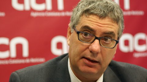 El director del Servei Català de Trànsit (SCT), Josep Pérez Moya, visita l'Agència Catalana de Notícies (ACN). 13 de gener de 2009. Foto: Albert Salamé (ACN)