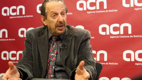 El president del Consell Nacional de la Cultura i les Arts, Xavier Bru de Sala, visita l'Agència Catalana de Notícies (ACN). 13 de febrer de 2009. Foto: Albert Salamé (ACN)