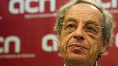El president de l'Institut d'Estudis Catalans, Salvador Giner, visita l'Agència Catalana de Notícies (ACN). 11 de març de 2009. Foto: Albert Salamé (ACN)