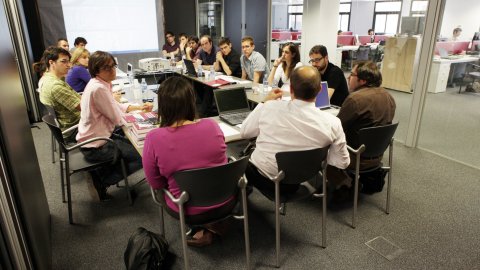Primera reunió de delegats de l'Agència Catalana de Notícies (ACN), amb el director, Saül Gordillo, a la redacció de Via Laietana 33. 21 de maig de 2010. Foto: Oriol Campuzano (ACN) 