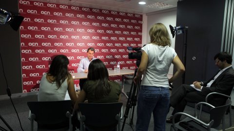 El president de CiU, Artur Mas, entrevistat a la nova redacció de l'Agència Catalana de Notícies (ACN). Barcelona. 16 d'agost de 2010. Foto: Paula Mateu (ACN)