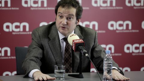 L'alcalde de Barcelona i candidat a les primàries del PSC per a les eleccions municipals del 22 de maig de 2011, Jordi Hereu, visita l'Agència Catalana de Notícies (ACN), amb el seu director, Saül Gordillo. Barcelona. 29 de gener de 2011. Foto: Oriol Campuzano (ACN)