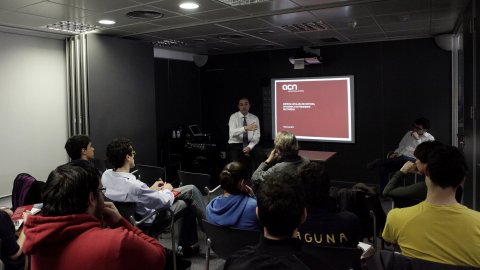 Rebuda del director de l'ACN, Saül Gordillo, al grup d'alumnes de la Universitat Pompeu Fabra (UPF) que col·laboren en la Catalan News Agency (CNA), a la redacció de l'Agència Catalana de Notícies (ACN). Barcelona. 16 de febrer de 2011. Foto: Oriol Campuzano (ACN)