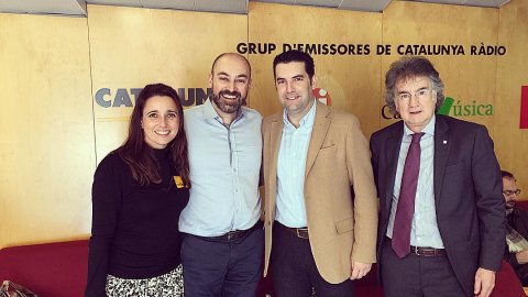 Visita del president de la Federació de Municipis de Catalunya i alcalde de Pineda de Mar, Xavier Amor, a Catalunya Ràdio, amb el seu director, Saül Gordillo. 2 de febrer de 2016