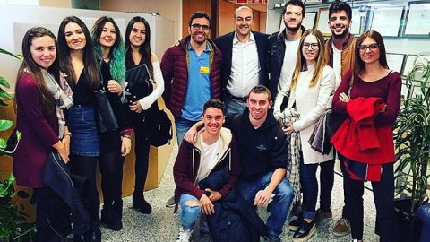 Salutació a estudiants de Periodisme de la Facultat Blanquerna de la Universitat Ramon Llull a Catalunya Ràdio. 12 d'abril de 2016