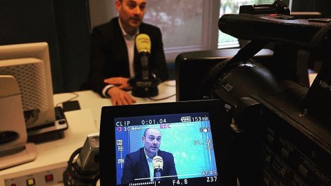Entrevista al nou director de Catalunya Ràdio, Saül Gordillo, amb Emili Pacheco per a Ràdio Calella per la gala del Premi Ciutat de Calella 2016. Catalunya Ràdio. 8 d'abril de 2016