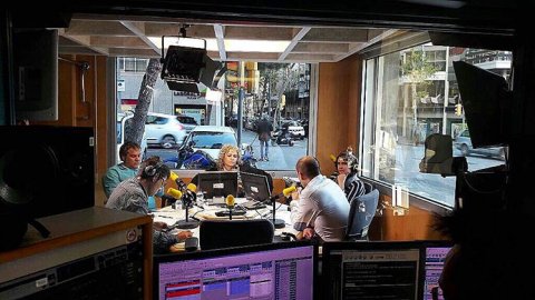 Entrevista a Saül Gordillo a 'El matí de Catalunya Ràdio' amb Mònica Terribas i Jordi Borda pels resultats d'audiència de la primera onada de l'EGM del 2016. Catalunya Ràdio obté els millors resultats d'audiència dels últims 15 anys. 14 d'abril de 2016
