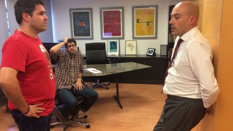 El director de Catalunya Ràdio, Saül Gordillo, amb Jordi Costa i Ferran Auberni al despatx. Barcelona. 14 d'octubre de 2016