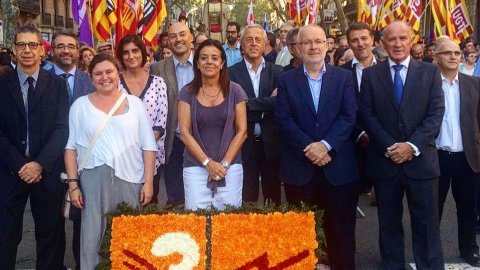 Ofrena floral de la Corporació Catalana de Mitjans Audiovisuals al monument de Rafael Casanova. Diada de l'Onze de Setembre de 2016. Barcelona. 11 de setembre de 2016 