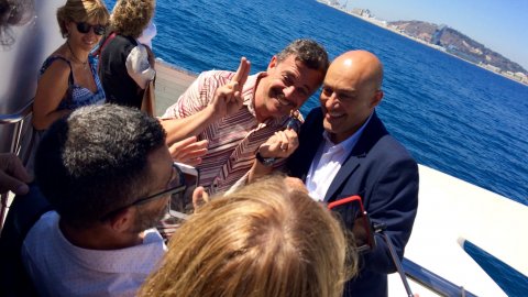 El director de Catalunya Ràdio, Saül Gordillo, presenta la temporada 2016-17 de Catalunya Ràdio. Presentació en un vaixell al port de Barcelona. Facebook Live amb el cap de Continguts de Catalunya Ràdio, Santi Faro. 26 d'agost de 2016 