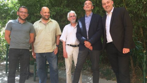El director de Catalunya Ràdio, Saül Gordillo, i el de Ràdio Arrels, Albert Noguer, signen l'acord entre Catalunya Ràdio i iCat amb Ràdio Arrels, de la Catalunya Nord. Perpinyà. 7 de juliol de 2016 