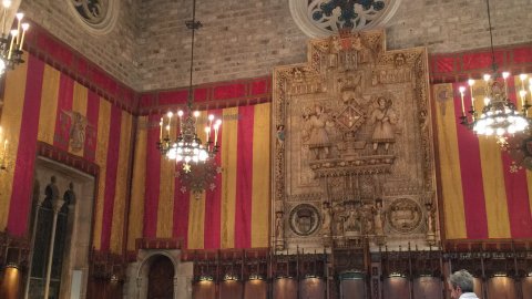 Programa especial d'El matí de Catalunya Ràdio al Saló de Cent de Barcelona, amb els alcaldes i alcaldesses de Barcelona, Ada Colau; Lleida, Àngel Ros; Girona, Marta Madrenas; Tarragona, Josep Fèlix Ballesteros; Badalona, Dolors Sabater; Santa Coloma de Gramenet, Núria Parlon; i Sant Cugat del Vallès, Mercè Conesa. Barcelona. 8 de juny de 2016