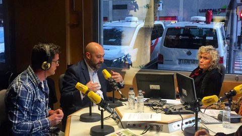 El director de Catalunya Ràdio, Saül Gordillo, i el cap de Continguts, Santi Faro, entrevistats per Mònica Terribas a 'El matí de Catalunya Ràdio' amb motiu del Dia Mundial de la Ràdio. 23 de gener de 2017