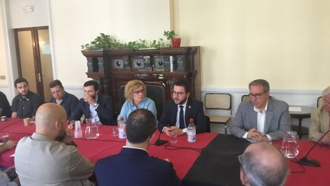 El director de Catalunya Ràdio, Saül Gordillo, assisteix a l'esmorzar amb el vicepresident de la Generalitat, Pere Aragonès, al Col·legi de Periodistes, amb la degana, Neus Bonet. 19 de setembre de 2018