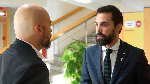 El president del Parlament de Catalunya, Roger Torrent, amb el director de Catalunya Ràdio, Saül Gordillo, amb motiu d'una entrevista a 'El matí de Catalunya Ràdio'. Barcelona. 17 de setembre de 2018