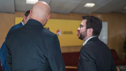 El vicepresident del Govern i conseller d'Economia, Pere Aragonès, amb el director de Catalunya Ràdio, Saül Gordillo, amb motiu d'una entrevista a 'El suplement'. Barcelona. 8 de setembre de 2018