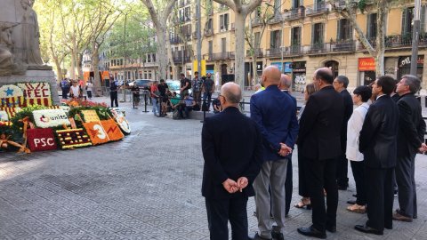 Ofrena floral de la Corporació Catalana de Mitjans Audiovisuals (CCMA) al monument de Rafael Casanova per la Diada Nacional de Catalunya. Barcelona. 11 de setembre de 2018
