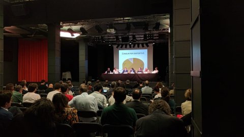 El director de Catalunya Ràdio, Saül Gordillo, modera la taula rodona sobre podcast al Mercat de l'Audiovisual de Catalunya (MAC) a Granollers. 7 de juny de 2018
