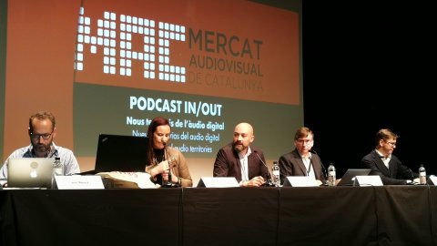 El director de Catalunya Ràdio, Saül Gordillo, modera la taula rodona sobre podcast al Mercat de l'Audiovisual de Catalunya (MAC) a Granollers. 7 de juny de 2018