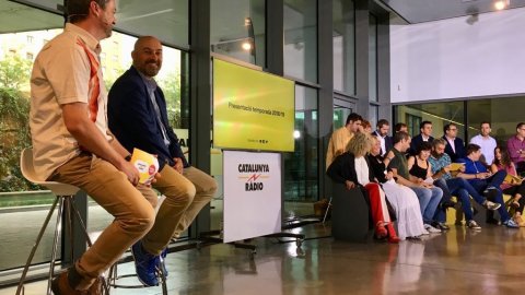 El director de Catalunya Ràdio, Saül Gordillo, i el cap de Continguts, Santi Faro, a la presentació de la temporada 2018-19 de Catalunya Ràdio al Disseny Hub Barcelona. 31 d'agost de 2018 