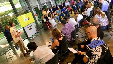 El director de Catalunya Ràdio, Saül Gordillo, i el cap de Continguts, Santi Faro, a la presentació de la temporada 2018-19 de Catalunya Ràdio al Disseny Hub Barcelona. 31 d'agost de 2018 