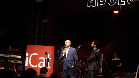 El president del Parlament, Roger Torrent, amb el director de Catalunya Ràdio, Saül Gordillo, el coordinador d'iCat, Carles Aledo, i el cap d'informatius de TV3, David Bassa, al Desconcert d'iCat, a la Sala Apolo de Barcelona. 8 de maig de 2018 