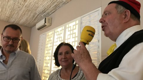 Celebració dels 30 anys del programa 'La nit dels ignorants' amb els oients del programa, el presentador, Xavier Solà, i el director de l'emissora, Saül Gordillo, en un dinar al Castell de Sant Gregori (Gironès). 30 de maig de 2018