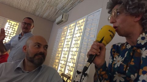 Celebració dels 30 anys del programa 'La nit dels ignorants' amb els oients del programa, el presentador, Xavier Solà, i el director de l'emissora, Saül Gordillo, en un dinar al Castell de Sant Gregori (Gironès). 30 de maig de 2018