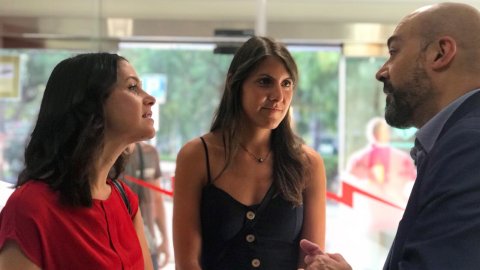 La cap de l'oposició al Parlament de Catalunya, Inés Arrimadas, amb el director de Catalunya Ràdio, Saül Gordillo, abans d'una entrevista a 'El matí de Catalunya Ràdio. Barcelona. 29 d'agost de 2018