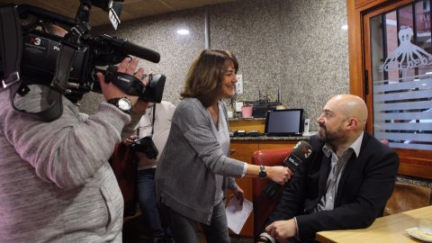 Declaracions del director de Catalunya Ràdio, Saül Gordillo, a TV3 amb motiu del Dia Mundial de la Ràdio, a Casa Pepe de Santa Coloma de Gramenet. Catalunya Ràdio celebra el Dia Mundial de la Ràdio amb una programació especial a Santa Coloma de Gramenet (El matí de Catalunya Ràdio), Mataró (APM?), Les Franqueses del Vallès (Catalunya migdia), Lleida (Estat de Gràcia), París (Tot costa) i El Vendrell (Catalunya Vespre). 13 de febrer de 2017