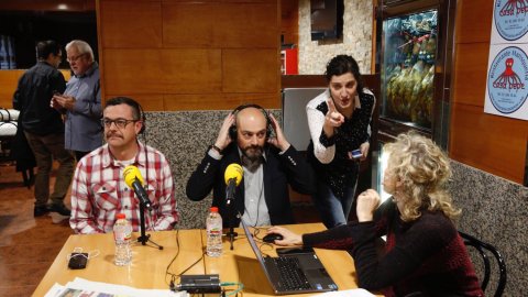 El director de Catalunya Ràdio, Saül Gordillo, i el cap de Continguts, Santi Faro, entrevistats a 'El matí de Catalunya Ràdio' amb motiu del Dia Mundial de la Ràdio amb una programació especial a Santa Coloma de Gramenet (El matí de Catalunya Ràdio). 13 de febrer de 2017