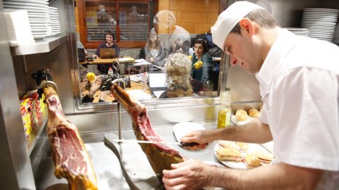 Catalunya Ràdio celebra el Dia Mundial de la Ràdio amb una programació especial a Santa Coloma de Gramenet (El matí de Catalunya Ràdio), Mataró (APM?), Les Franqueses del Vallès (Catalunya migdia), Lleida (Estat de Gràcia), París (Tot costa) i El Vendrell (Catalunya Vespre). 13 de febrer de 2017