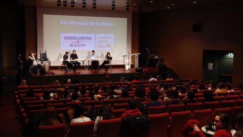 Catalunya Ràdio celebra el Dia Mundial de la Ràdio amb una programació especial a Santa Coloma de Gramenet (El matí de Catalunya Ràdio), Mataró (APM?), Les Franqueses del Vallès (Catalunya migdia), Lleida (Estat de Gràcia), París (Tot costa) i El Vendrell (Catalunya Vespre). 13 de febrer de 2017