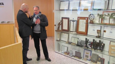 El director de Catalunya Ràdio, Saül Gordillo, amb Josep Cuní a l'emissora. Barcelona. 1 de març de 2017