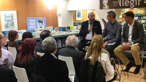 El director de Catalunya Ràdio, Saül Gordillo, participa en la presentació de la novel·la 'Lux Mundi' de Diego J. Fernández, amb pròleg d'Eduard Punset. Casa del Llibre de Passeig de Gràcia de Barcelona. 15 de març de 2017