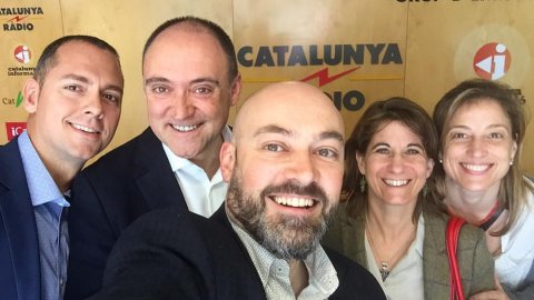 El director de Catalunya Ràdio, Saül Gordillo, rep els directius de Microsoft a Catalunya, amb Jordi Marín, a l'emissora. Barcelona. 14 de març de 2017