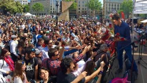 Programa especial de Catalunya Ràdio per Sant Jordi a la plaça Catalunya de Barcelona. 23 d'abril de 2017