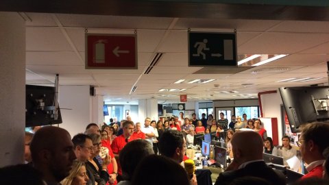 El director de Catalunya Ràdio, Saül Gordillo, intervé en l'assemblea de treballadors convocada pels comitès d'empresa i professional sobre la possible intervenció dels mitjans públics amb l'article 155 de la Constitució espanyola. Barcelona. 23 d'octubre de 2017 