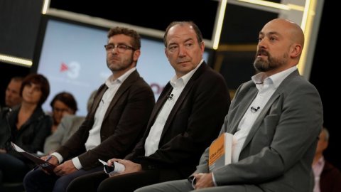 Roda de premsa dels directors de TV3, Vicent Sanchis; de Catalunya Ràdio, Saül Gordillo; i de l'Agència Catalana de Notícies, Marc Colomer, amb corresponsals estrangers contra la intervenció dels mitjans públics amb l'article 155 de la Constitució espanyola. 25 d'octubre de 2017 