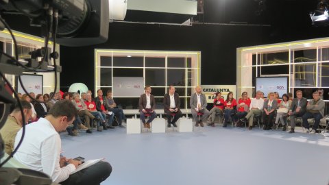 Roda de premsa dels directors de TV3, Vicent Sanchis; de Catalunya Ràdio, Saül Gordillo; i de l'Agència Catalana de Notícies, Marc Colomer, amb corresponsals estrangers contra la intervenció dels mitjans públics amb l'article 155 de la Constitució espanyola. 25 d'octubre de 2017 