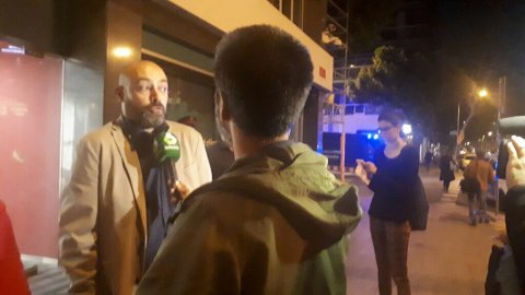 Entrevista de La Sexta al director de Catalunya Ràdio, Saül Gordillo, sobre l'atac nocturn als estudis de l'emissora a Diagonal 614 de Barcelona després de l'aprovació de l'article 155 de la Constitució espanyola. 27 d'octubre de 2017 