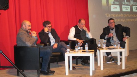 Els directors de TV3, Vicent Sanchis, de Catalunya Ràdio, Saül Gordillo, i de l'Agència Catalana de Notícies, Marc Colomer, participen al debat sobre els mitjans públics al Centre Parroquial de Canet de Mar. 16 de febrer de 2018