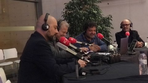 Entrevista al director de Catalunya Ràdio, Saül Gordillo, al programa 'Independents' d'iCat des la gala dels Premis Enderrock 2018. El Premi Enderrock Estrella a l’esdeveniment musical més destacat de l’any recau en iCat, l’emissora musical pública nascuda el 2006 que el 2017 va tornar a la FM després d'estar fora de l’antena durant 5 anys. Auditori de Girona. 7 de març de 2018 