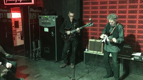 Quico Pi de la Serra presenta, amb Amadeu Casas, el disc recopilatori 'T'agrada el blues?' a la sala La (3) de l'Apolo. El disc és una selecció de 23 peces enregistrades en el programa del bluesman barceloní a Catalunya Ràdio i es distribueix amb la revista Enderrock. Barcelona. 14 de març de 2018