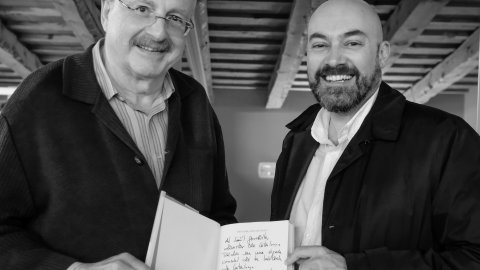 El director de Catalunya Ràdio, Saül Gordillo, presenta el llibre del periodista Antoni Bassas 'Bon dia, són les vuit!' a la Biblioteca de Calella. 6 d'abril de 2018