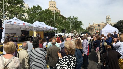 Programació especial de Sant Jordi amb 'Estat de Gràcia' des de la plaça Catalunya de Barcelona. 23 d'abril de 2018