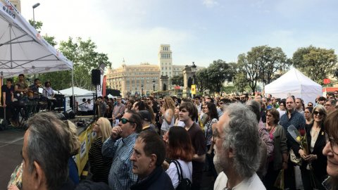 Programació especial de Sant Jordi amb 'Estat de Gràcia' des de la plaça Catalunya de Barcelona. 23 d'abril de 2018