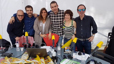 Programació especial de Sant Jordi amb 'Catalunya migdia' des de la plaça Catalunya de Barcelona. 23 d'abril de 2018